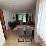Schoene Grosse 4,5 Mit Terrasse, Zentrumsnah Διαμέρισμα