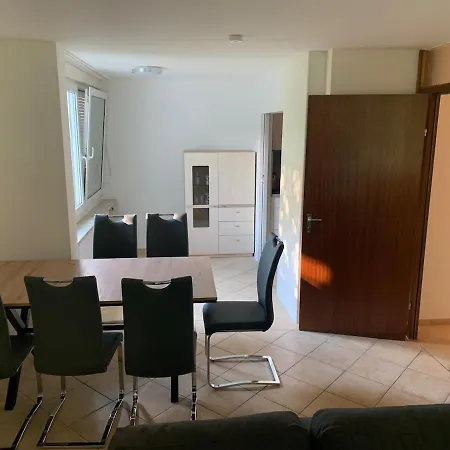 Schoene Mit Terrasse, Zentrumsnah Apartment